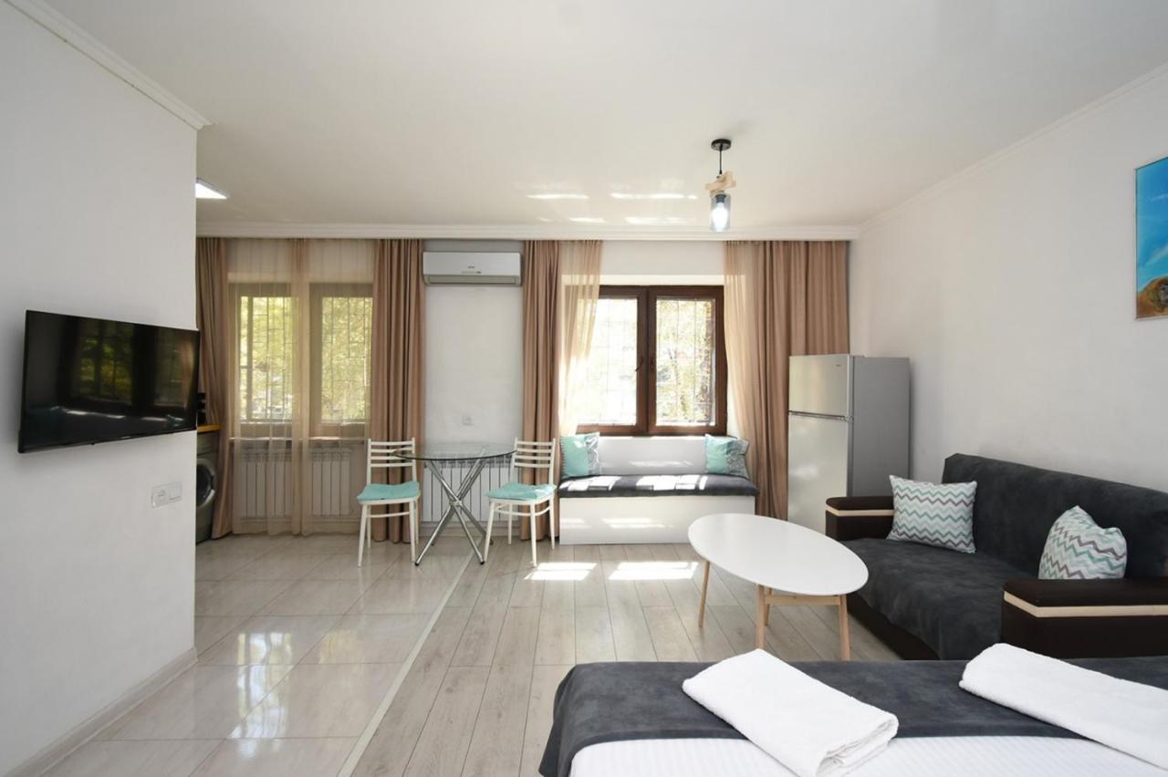 Cozy Apartment Near To The Metro H Kochar 19 Erivan Exterior foto